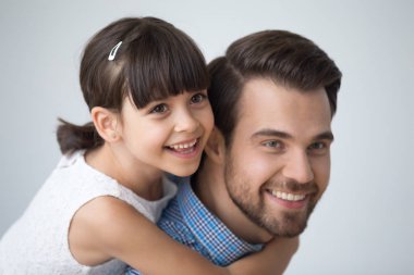 Portre kızı ve babası kapalı kapatmak
