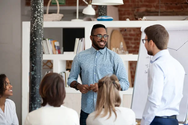 Black coach make flipchart presentation interacting with employe — Stock Photo, Image