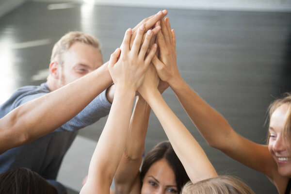 Установка целей, достижение результатов команды урока йоги
