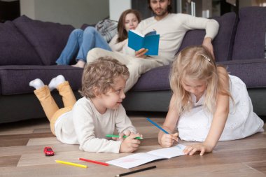 Birlikte ücretsiz vakit çocuklu genç Aile