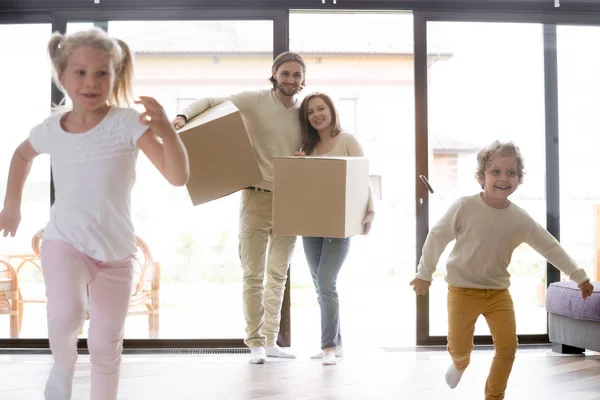 Young whole family moving at new house — Stock Photo, Image