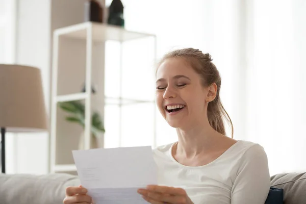 Excited female reading letter getting good news — Stock Photo, Image