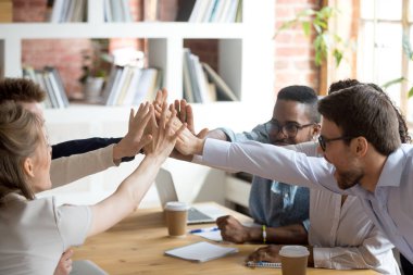 Çak bir beşlik, Toplantı şirket veren heyecanlı çok ırklı takım
