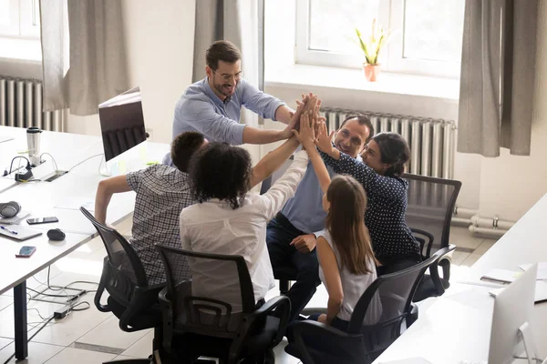 Multiracial employees team with leader, coach giving high five — Stock Photo, Image