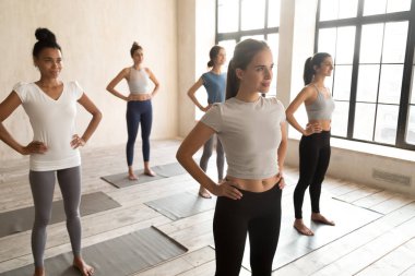 Çeşitli çekici kızlar başlangıç eğitimi için hazır 