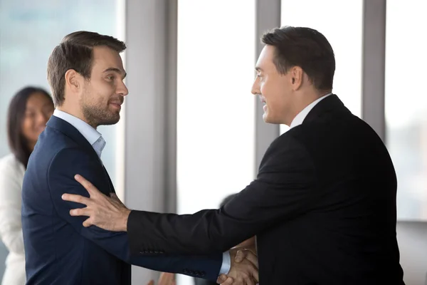 Executive manager handshaking male employee promoting motivating worker — Stock Photo, Image