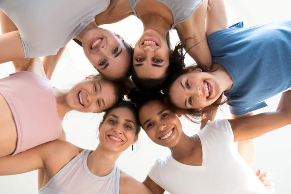 Happy sportive girls hugging during training showing unity — Stock Photo, Image