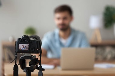 Adam öğretmen bazen teknik direktörü ticari vlog filme dijital fotoğraf makinesi