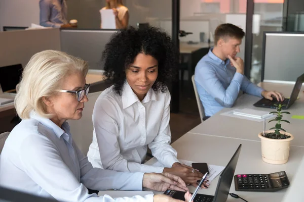 Different ages employees sitting at shared office working together — Stock Photo, Image