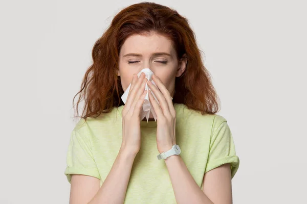 Allergic sick red-haired woman blowing nose in tissue got flu — Stock Photo, Image