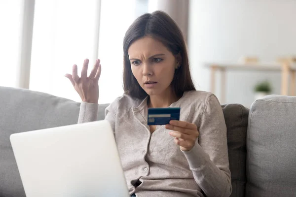 Upset woman using online banking service, problem with credit card — Stock Photo, Image