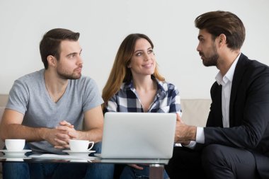 Çift müşteriler ev sahipleri kiracı emlak avukat ya da ev sahibi danışmanlık
