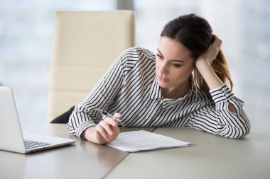 Motivasyon eksikliği hissediyorum bıkkın Sekreter sıkıcı iş yorgun