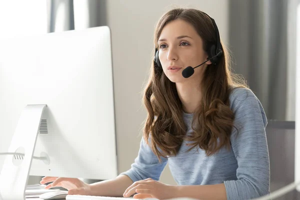 Businesswoman in headset call center agent consulting participating video conference — Stock Photo, Image