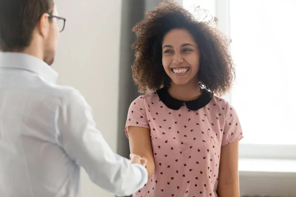 Happy african woman intern worker getting rewarded hired handshaking boss — Stock Photo, Image
