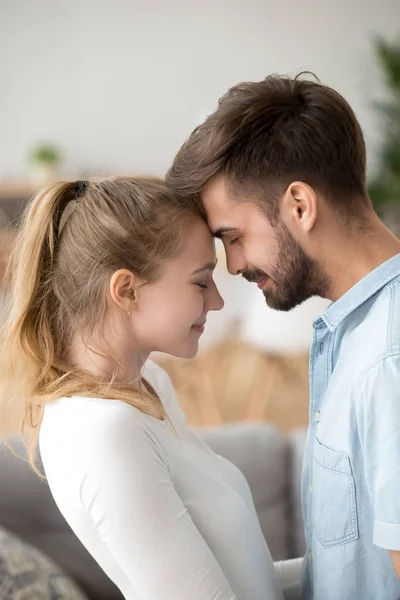 Affectionate wife and husband touching forehead, enjoying tender moment — Stock Photo, Image