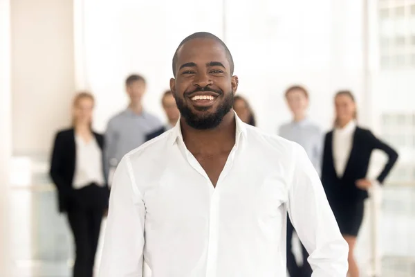 Happy african business coach corporate leader posing with diverse team — Stock Photo, Image