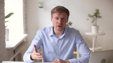 Kızgın işveren çalışan azarlama görüntülü arama ile iş sonuçları eleştirdi