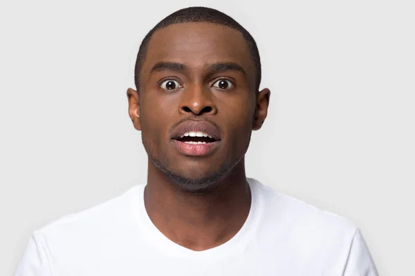 Portrait african man makes big eyes felt amazed studio shot — Stok Foto