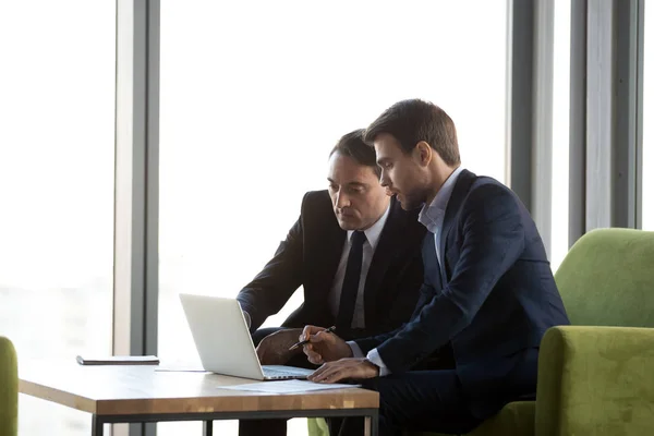 Focused business partners negotiate working on laptop — Stock Photo, Image