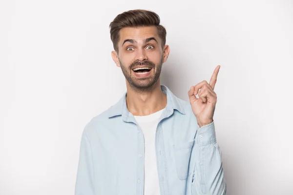 Guy raised finger up gesture of resourceful person studio shot — Stock Photo, Image