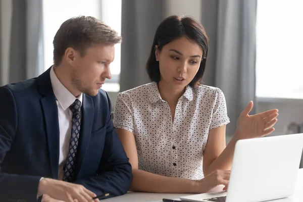 Asian manager mentor consult caucasian client teaching intern with laptop — Stock Photo, Image