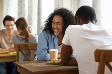 Mutlu genç karışık yarış kız katılıyor hız dating.