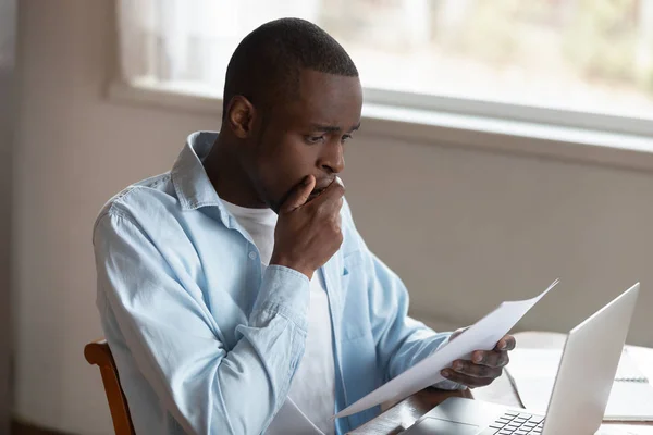 African guy holding letter reading shocking unexpected news feels disappointed — Stock Photo, Image