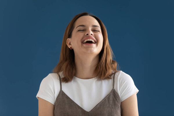 Киностудия портрет смеется красивая женщина
