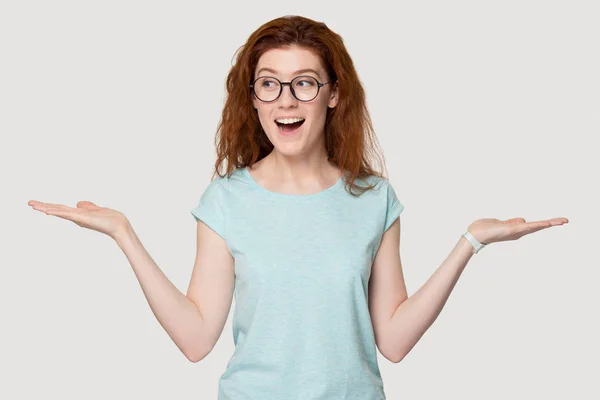Redhead funny woman in glasses stretched hands makes choice — Stock Photo, Image