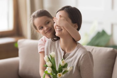 Kızı yakın anneler onun için el ile sürpriz hazırladı