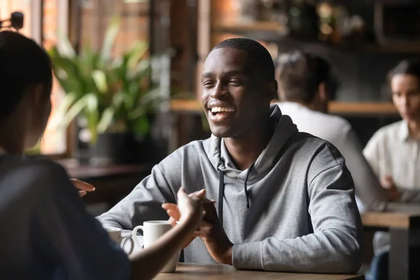 Happy black man talk to female friend on romantic date — Stock Photo, Image