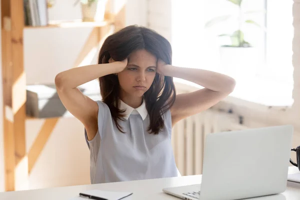 Overwhelmed female worker feel mad having deadline — Stock Photo, Image