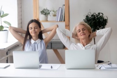 Kadın çalışanlar işyerinde hayal kurarak dinlenmeyi buzledi