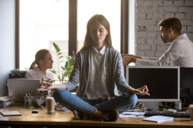 İşyerinde meditasyon, iş yerinde sorun kaçınarak iş kadını