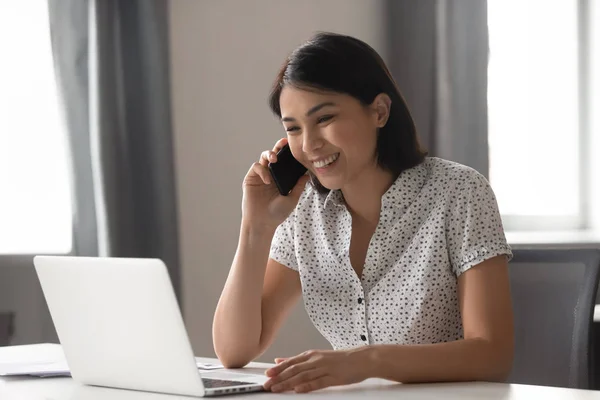 Satisfied business woman holding call with corporate client. — Stock Photo, Image