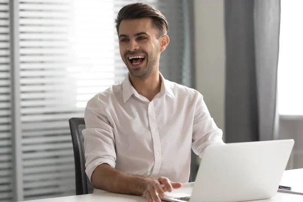 Excited businessman laughing at funny joke, having fun at work — Stock Photo, Image