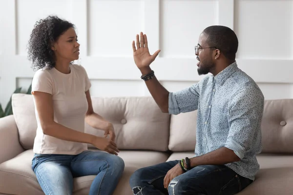 Aggressive black man threaten hurt biracial woman — Stock Photo, Image