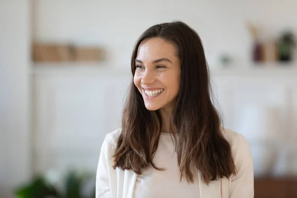 Smiling young woman look in distance visualizing — Stock Photo, Image