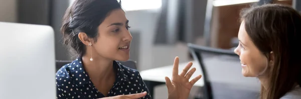 Multiethnic girls chatting at break, share creative ideas at workplace — Stock Photo, Image