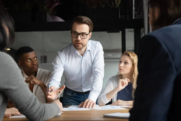 Team leader explains research result report statistical data to workmates — Stock Photo, Image