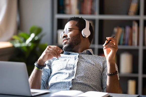 African guy wear headphones listening music enjoy break at workplace — Φωτογραφία Αρχείου