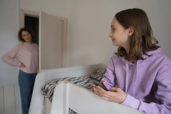 Worried mom control teenage daughter gadget use — Stockfoto