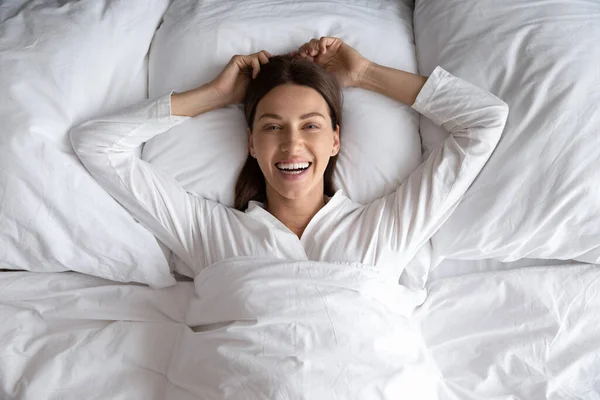 Top view potret wanita bahagia bangun — Stok Foto