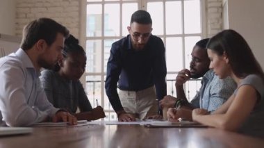 Mutlu yöneticiler hızlı iş anlaşmasında beşlik çakıyor