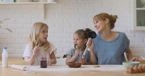 面白い子供たちストック動画 ロイヤリティフリー面白い子供たち動画 Depositphotos