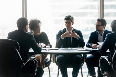 Çeşitli yönetim kurulu başkanları geliştirme stratejisi planlıyorlar.