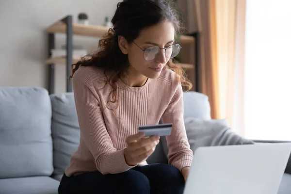 Millennial woman pay bills on laptop using credit card — Stock Photo, Image