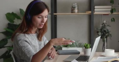 Kadın video konferansında meslektaşıyla ortak projeyi tartıştı