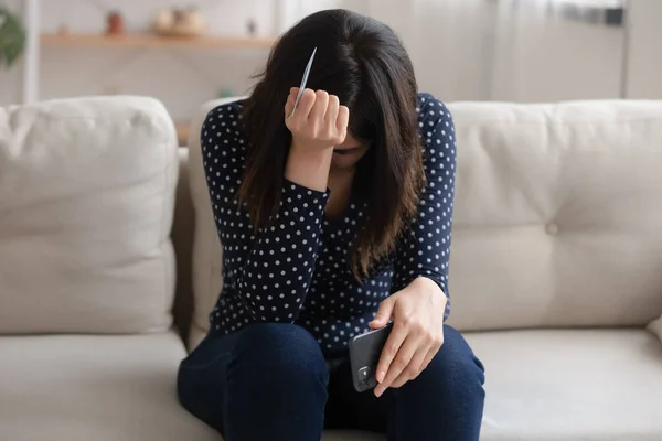 Unhappy girl have problem with online payment — Stock Photo, Image